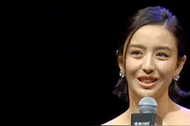 佟丽娅诠释新疆的儿子娃娃：意思是该男子勇敢、豪爽、说话算数