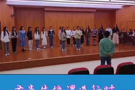 负手而立的范儿呦，真是个老先生😂尹先生轻点拍，手肿了😄😄