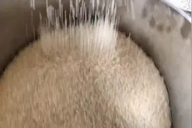 大米加工中，每小时加工稻谷800－1000斤，三相电7.5千瓦电动机