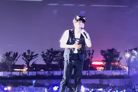 #周深青岛凤凰音乐节  live全程 面对面那一刻真的心脏都漏拍啦😭视频封面