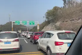 银昆高速四川宜宾段拥堵原因在这视频封面