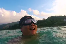 水清则浅，水绿则深，水黑则渊，这里水深一二十米，潜水视频封面