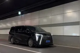 92加满500元跑1000公里毫无压力。#传祺m8 #混动m8 #广汽传祺