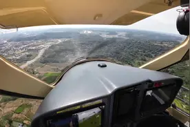 开飞机追高铁，怎么可能？！#航空 #飞行视角视频封面