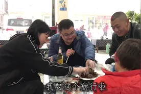 可儿请同学吃沂水名吃兔子头，5个人点6个菜，结账时发现尴尬了！视频封面