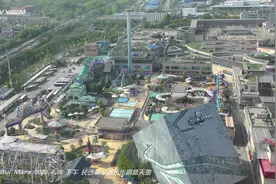 梅溪湖步步高新天地业态冷清 周边房地产建设很密集视频封面