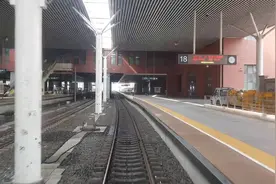 K19次国际列车沈阳站出发途径沈阳北站列车尾部视角视频封面