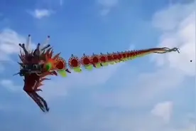 世界最大的巨龙风筝～中华巨龙之腾飞翱翔蓝天。视频封面