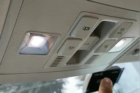 新宝来车顶灯按键太多，老亮着，我告诉你如何关掉它