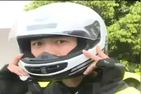 帅气警服配炫酷摩托，交巡警“男子天团”吸引眼球视频封面