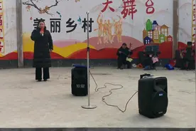 济南章丘这位农村大姐很厉害，一个人唱男女两个角色，你听听咋样视频封面