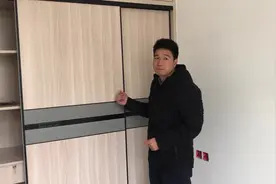 这个衣柜门同学在邻县定做的，一个平方399块钱，你们觉得值不值视频封面