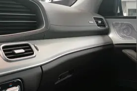 今天用奔驰GLE350的柏林之声音响，试听毛不易的牧马城市