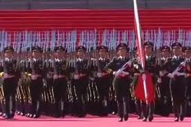 这就是中国人民解放军国旗护卫队，霸气，震撼，看得热血沸腾视频封面