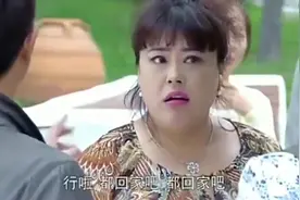 妈妈像花一样：女邻居霸占停车位5年，父子没办法，老妈出场搞定视频封面