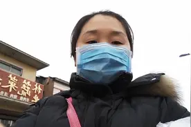 黑龙江小镇疫情管控还很严，取个快递买东西只能在门口交易，视频封面