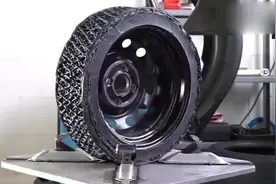 为何轮胎不做实心的呢？小伙做了这个实验，这才知道其中缘由视频封面