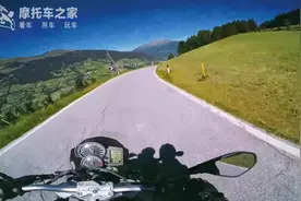 宝马F 800 R阿尔卑斯山路竞速，极速狂飙暴力压弯第一视角视频封面