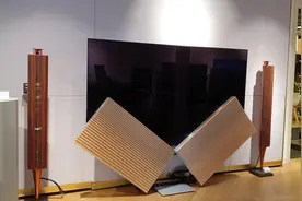 世界顶尖-Bang & Olufsen。这个电视机居然会动。