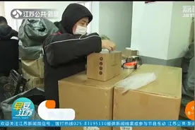 每天装卸约2000件包裹,工作时间超12小时,这个假期快递小哥有点忙视频封面