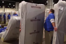 挑战最长的人体床垫多米诺骨牌 - 刷新吉尼斯世界纪录视频封面