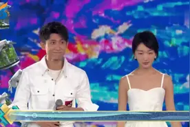 周冬雨 张一山 胡夏 现场《两首联唱》，什么神仙组合！视频封面