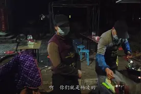 陕西杨陵夫妻夜市卖炒面，学生经常过来，生意火爆比外出打工强 视频封面