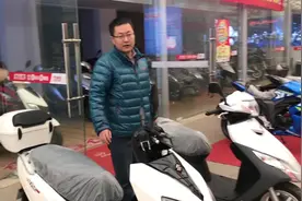 铃木uu uy简单介绍对比 8800元的125踏板机车 声浪 座桶演示视频封面