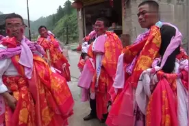 贵州黔东南侗族农村小伙迎亲，好热闹，新娘新郎走路都霸气视频封面