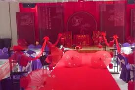 新人婚礼彩排迟到半个小时，石头苦等又冷又饿又渴，责任在谁？视频封面