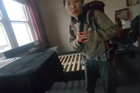 90后小个子，长途旅行为什么不用行李箱？滚筒式大背包，好处在哪