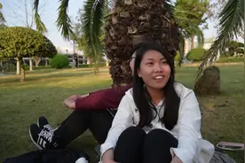 用河南话表达我爱你是什么味道，小伙现场用方言对着女友说了起来