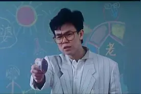 开心鬼放暑假：老师一掌打烂了桌子，女学生们惊呼，太逗了！视频封面