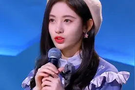 上节目裙子太短怎么办？别人用衣服盖住双腿，鞠婧祎偏偏与众不同视频封面