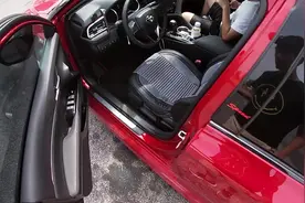 20来万的日系标杆车型隔音如何，我们关上门感受一下车内的世界。