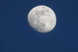 八倍速的月球公转，看起来很慢，其实这速度已经是8公里每秒了！视频封面