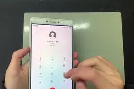 小米手机听筒声音小，维修小哥以为清理灰尘就能解决，实力打脸