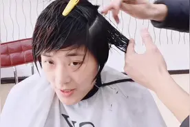 现在的妹子们，短发留长发过程这样剪，每天都时尚美丽又干练