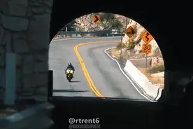 Yamaha R6 摩托车过隧道，声浪传了几里地，声音到，车也快到了视频封面