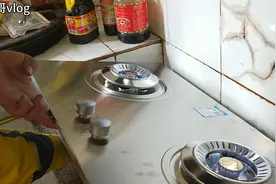 农村家庭一个月要用2罐液化气，安装天然气划算吗？视频封面