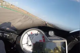 宝马S1000RR赛道压弯体验，听这加速声浪简直太舒服了视频封面