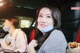 小伙故意让喜欢的小姐姐吃醋，结果她说不生气，扎心了自作多情了