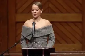 詹姆斯小迷妹，美国当红歌手蕾哈娜哈佛大学震撼演讲（英文字幕）视频封面