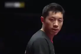 许昕赢球兴奋的跳起来，张本智却躺地不起，赢得痛快！视频封面