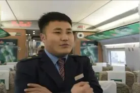 90后高铁乘务员20秒调转一车厢座椅