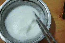 第一次尝试做蛋，蛋清只打出泡沫，看是哪里出错了？视频封面