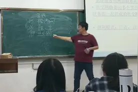 还记得曾经超级火的校内网吗？现在的大学生们居然也知道人人网！视频封面