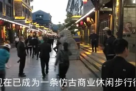 看看陕西安康石泉县这条老街，就知道这里人夜生活是多么的丰富