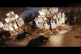 好莱坞灾难大作：豪华游轮突遇滔天海浪，船体侧翻，场面惊心动魄