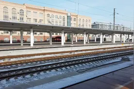 长城起点山海关火车站，有近120年历史，候车室与站台内景实拍！